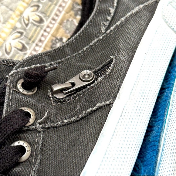 Blowfish women’s Sneakers - slip on, no tie - distressed black READ DESCRIPTION - Picture 5 of 9